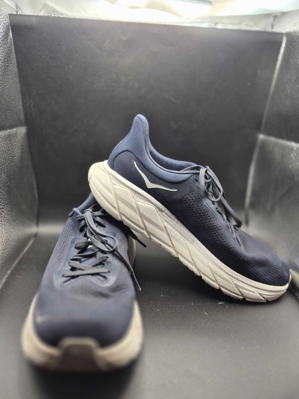 Hoka Arahi 7 Navy and White Men's Athletic Running Shoes